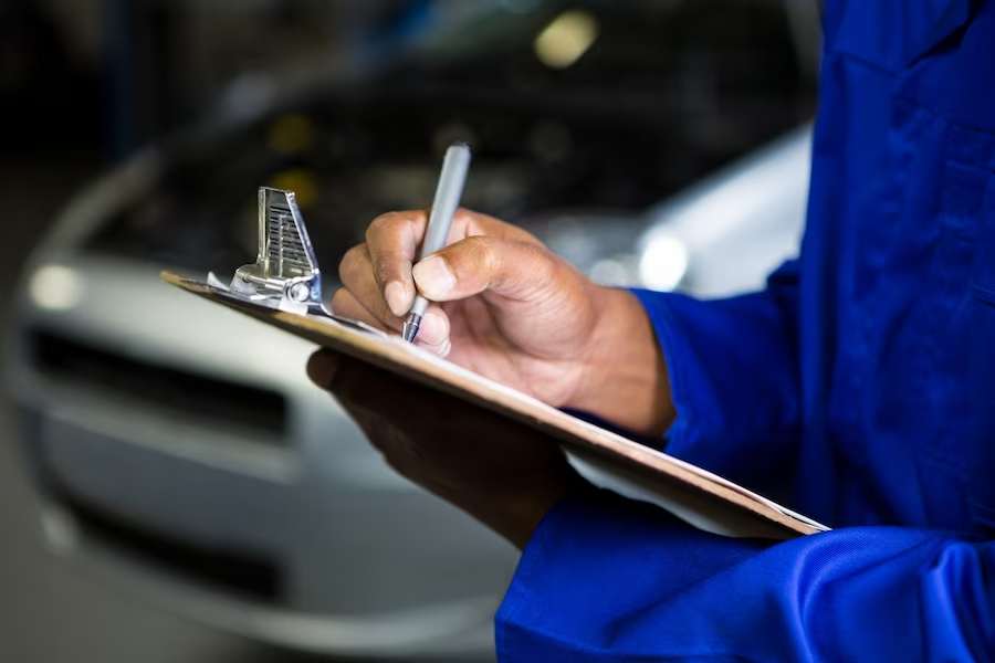 mechanic preparing check list
